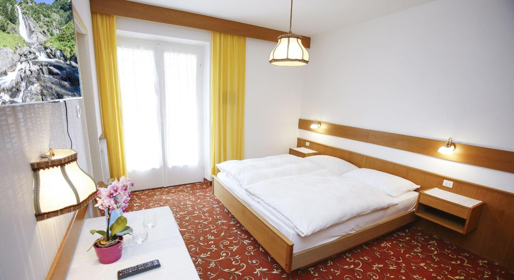 Pfoestlhof Bed and Breakfast Partschins Buitenkant foto